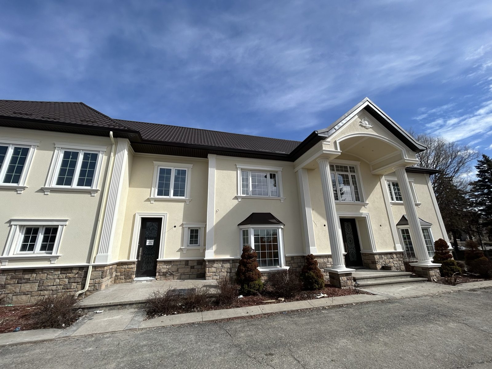 Completed elevation of the Fenton Way residence in Brampton, built by Halpern & Co.