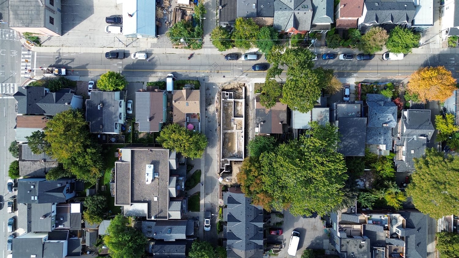 Aerial view of the Knox Avenue foundation between neighbouring houses in Leslieville